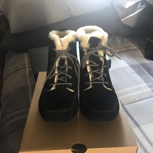 ugg chickaree bootie